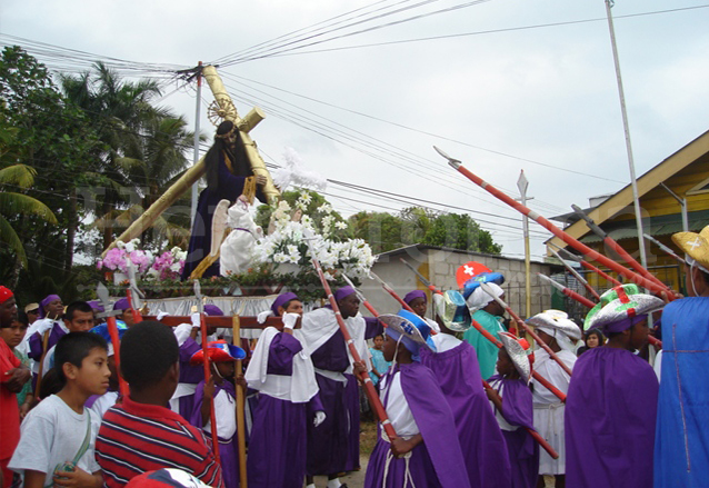 Procesión de Jesús Nazareno, Viernes Santo en Livingston, Izabal. (Foto: Néstor Galicia)