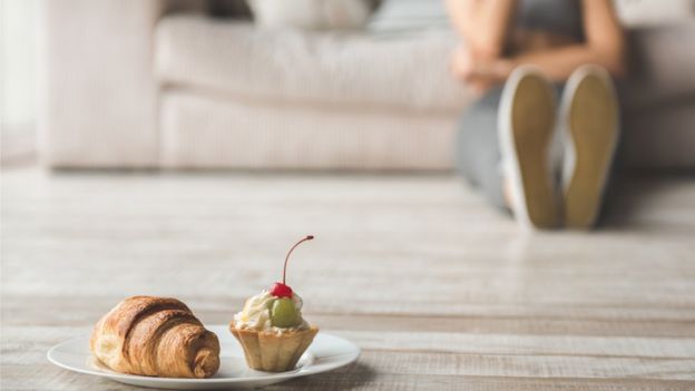 Maya no tiene problema en comer cosas como manzanas o pepinos. Pero los helados y el chocolate la asustan. (VADIMGUZHVA)