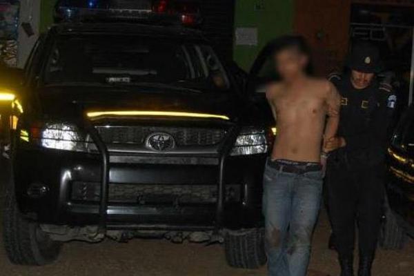 Un menor de edad fue detenido por la Policía en Colomba y fue trasladado a Coatepeque, Quetzaltenango. (Foto Prensa Libre: Alexander Coyoy)<br _mce_bogus="1"/>