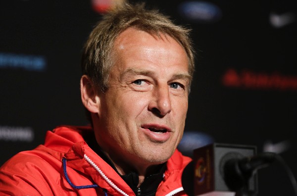 Jürgen Klinsmann espera que Estados Unidos clasifique a semifinales. (Foto Prensa Libre: AFP)