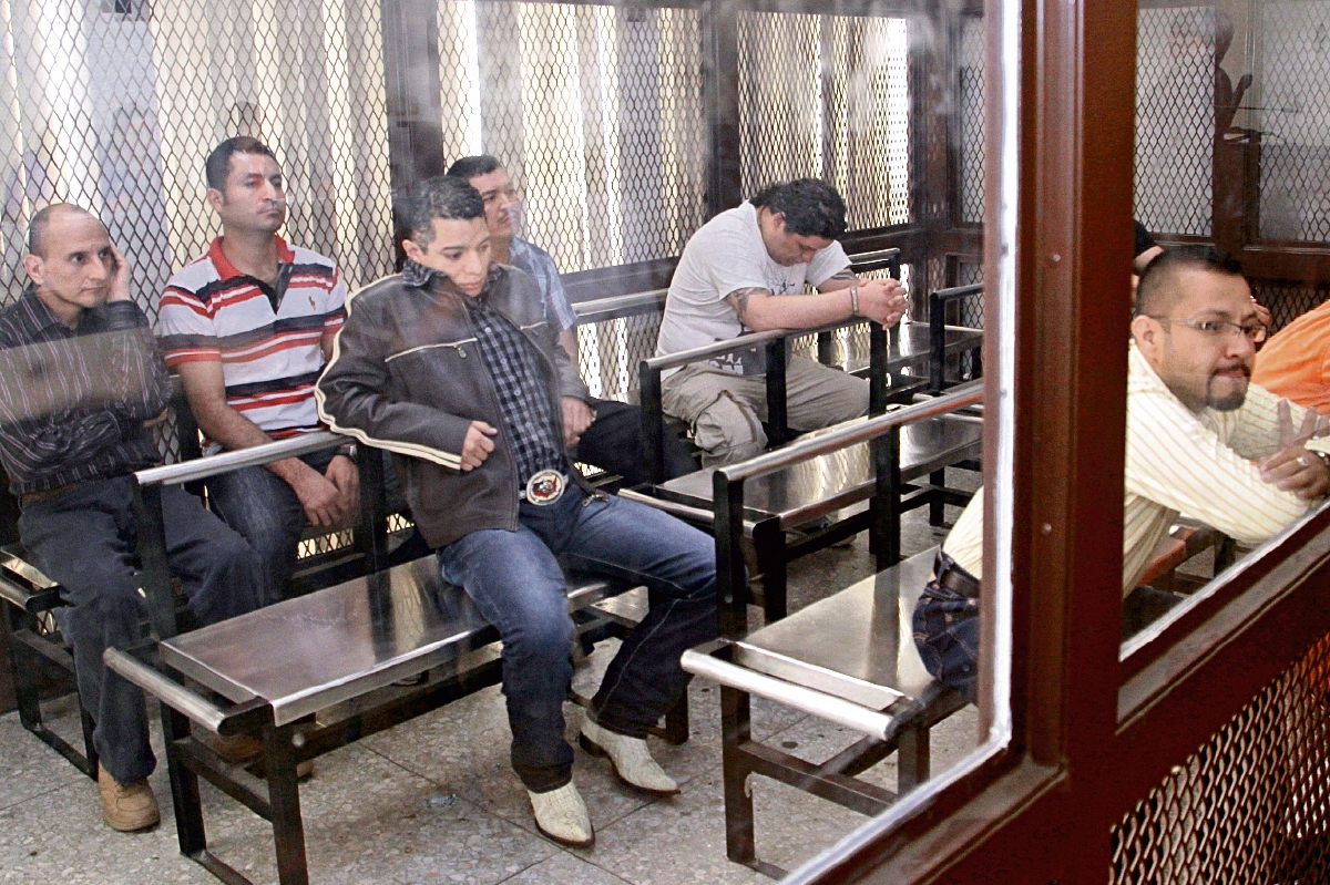 Ocho hombres son condenados a penas de prisión que van de 33 a 41 años, por la muerte del empresario Byron Geovani Andrade Salazar —fotografía inserta—, cometida en el 2011.