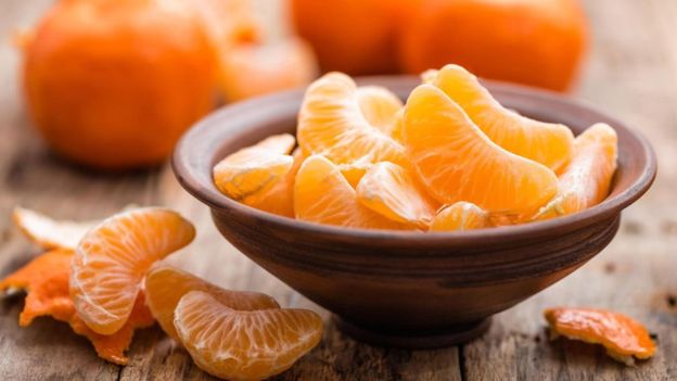 En algunos casos, la eficacia de la vitamina C para combatir el resfriado puede obedecer a que el paciente tenía una deficiencia previa de esta vitamina. (GETTY IMAGES)