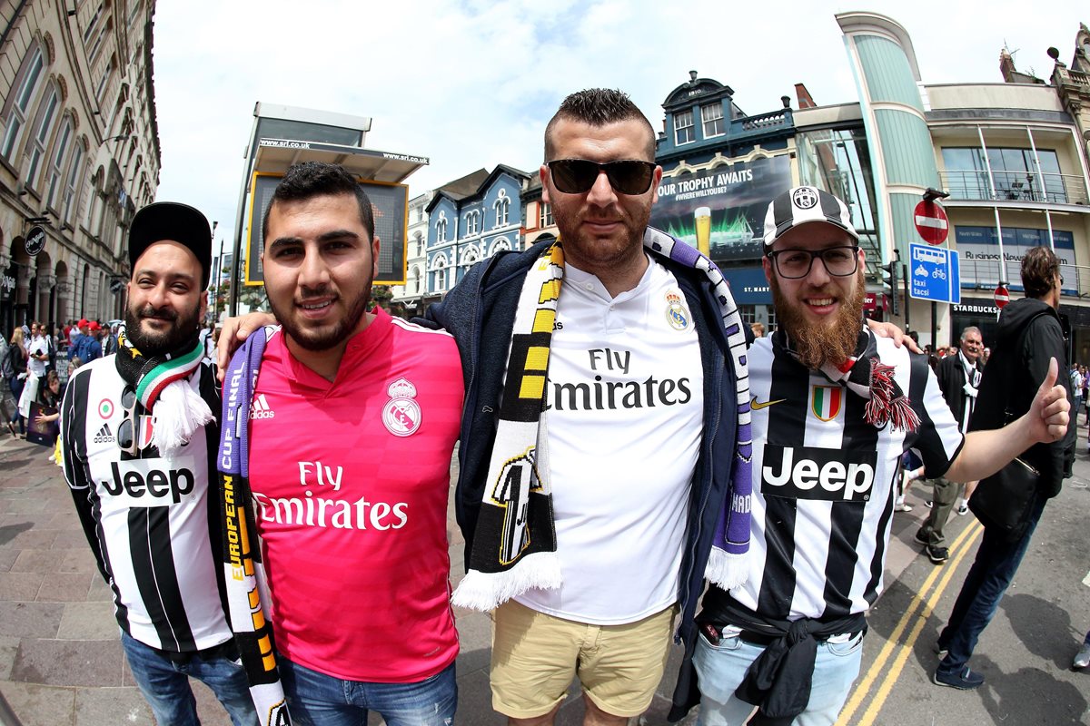 Aficionados de Real Madrid y Juventus cubren de color las calles de Cardiff