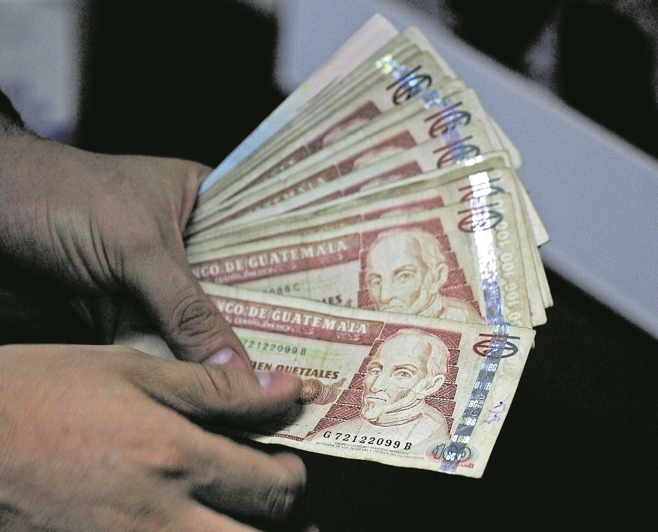 No reportar el manejo bancario podría ser un problema. (Foto Prensa Libre: Esbin García)