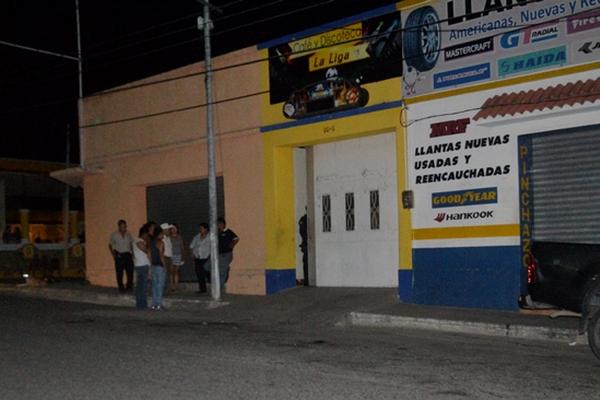 Entrada a la discoteca donde fue perpetrado el crimen. (Foto Prensa Libre: Edwin Paxtor)<br _mce_bogus="1"/>