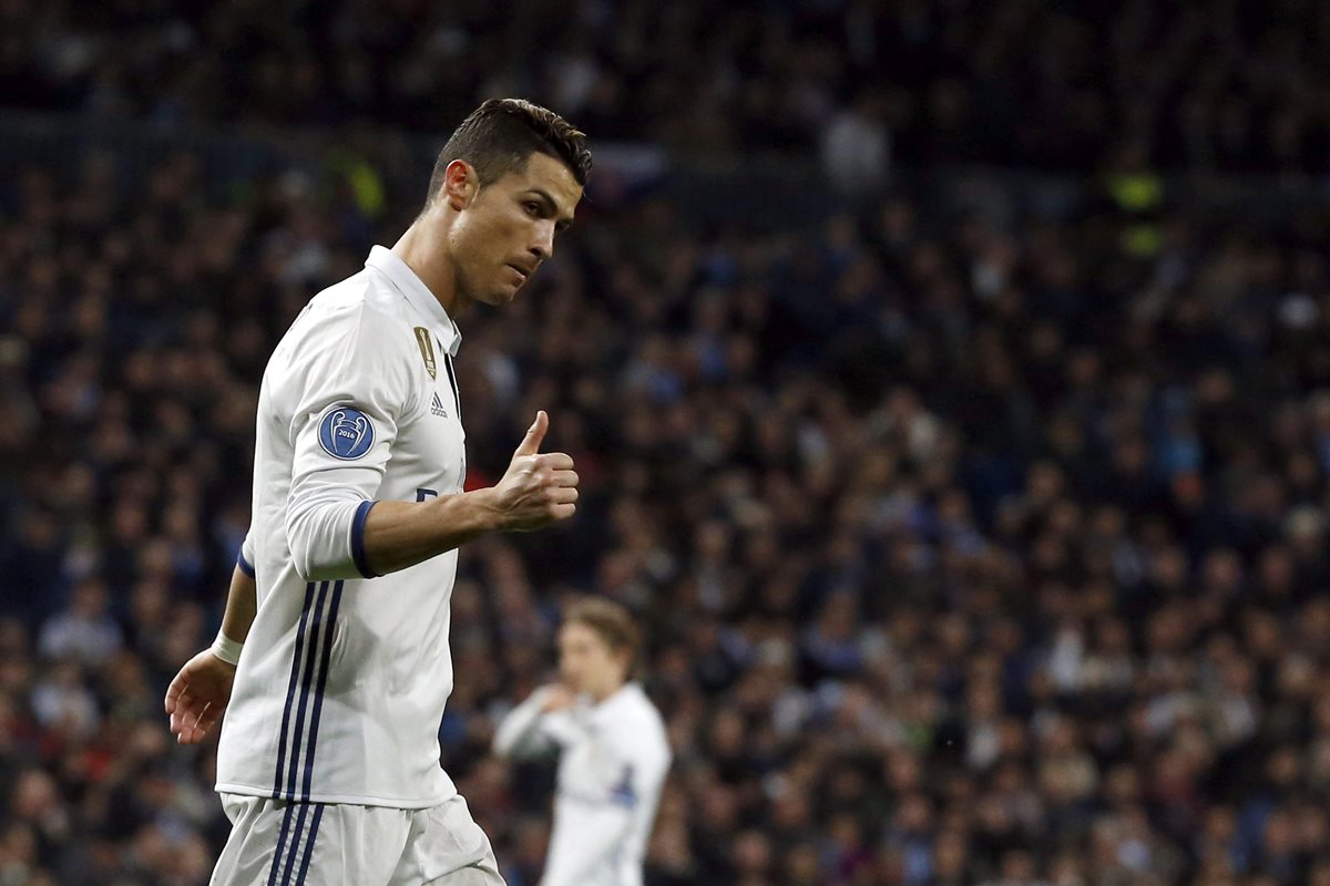 Cristiano Ronaldo es uno de los tres nominados al premio “Quinas de Oro” que reconoce al mejor futbolista portugués. (Foto Prensa Libre: EFE)