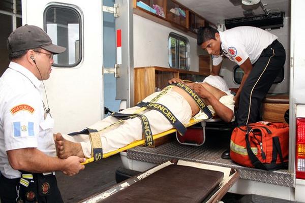 Eduardo Ardón fue llevado al Hospital Nacional de Retalhuleu tras ser atacado por un toro en la aldea La Cruz. (FOTO PRENSA LIBRE: Rolando Miranda)<br _mce_bogus="1"/>