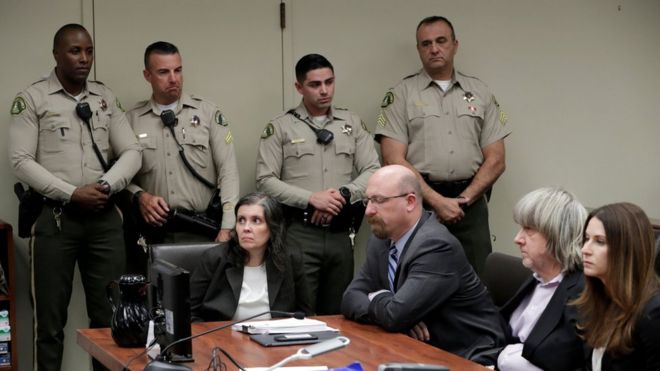 Los Turpin se declararon no culpables en el tribunal de Riverside, California, ante el que comparecieron este jueves. (Foto Prensa Libre: Reuters)