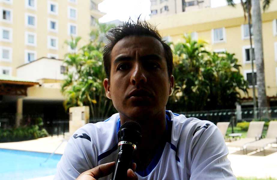 Rafael González junto a sus compañeros realizaron una activación en el hotel de concentración. (Foto Prensa Libre: Francisco Sánchez)