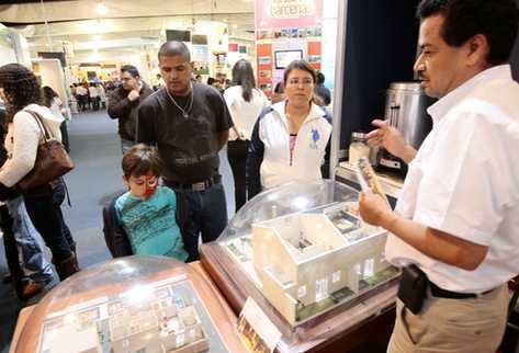 Miles de guatemaltecos visitan la feria de vivienda Expocasa