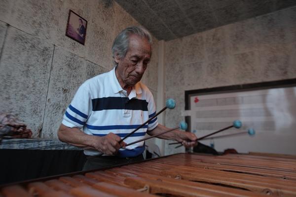El maestro y educador Robelio Méndez. (Foto Prensa Libre: Ángel Elías)