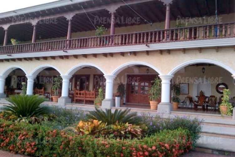 Casa estilo colonial que Mario Ponce tenía en la aldea Playitas, Morales, Izabal. (Foto Prensa Libre: Hemeroteca PL).