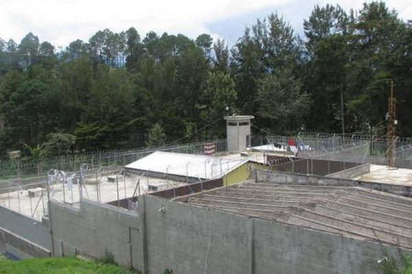 Centro carcelario de Chimaltenango, donde este viernes fueron detenidos tres jefes de la prisión. (Foto Prensa Libre: Presidios)<br _mce_bogus="1"/>