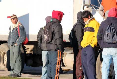 Quetzaltecos se  arropan por helada.