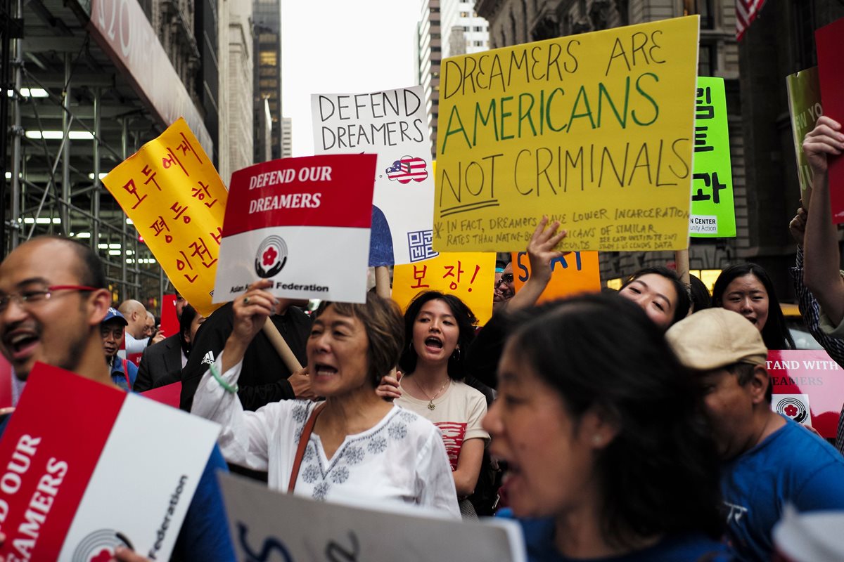 Protestas contra las políticas antimigratorias de Trump en Nueva York. (Foto Prensa Libre: AFP)