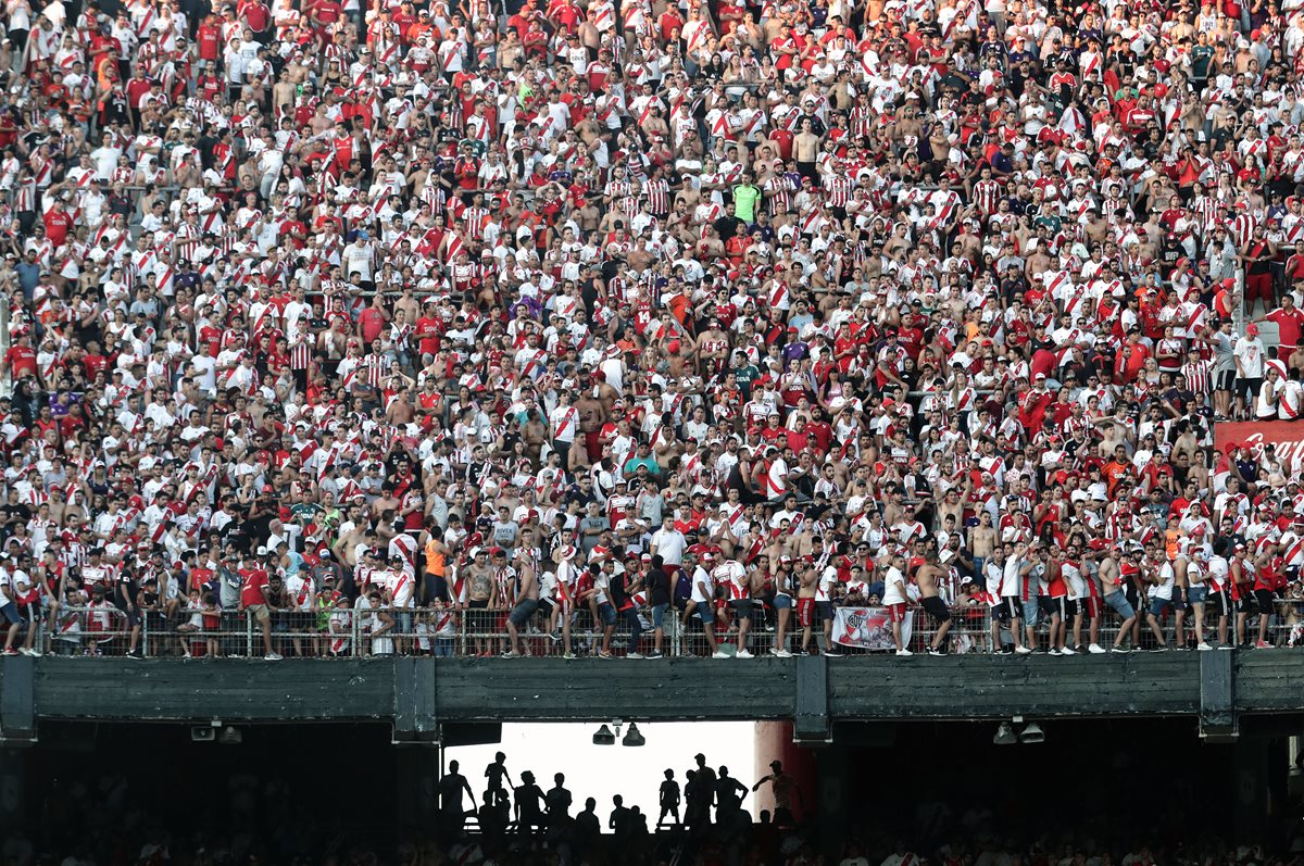 Miles de aficionados de River Plate participaron en la celebración del título del cuadro millonario. (Foto Prensa Libre: AFP)