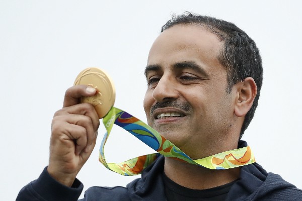 Fehaid Aldeehani, de Kuwait, ganó la medalla de oro en doble foso. Es parte de los refugiados que compiten en Río. (Foto Prensa Libre: AP)