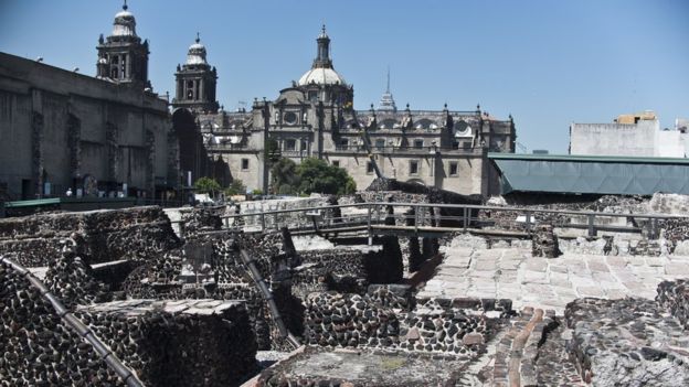 Los aztecas establecieron su capital en el espacio que ocupa actualmente el Centro Histórico de Ciudad de México, a unos 60 kilómetros de Teotihuacán. GETTY IMAGES