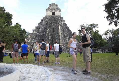 En el Parque Nacional Tikal termina el recorrido de 50 kilómetros de  la ruta El Zotz. (Foto Prensa Libre: Hemeroteca PL)