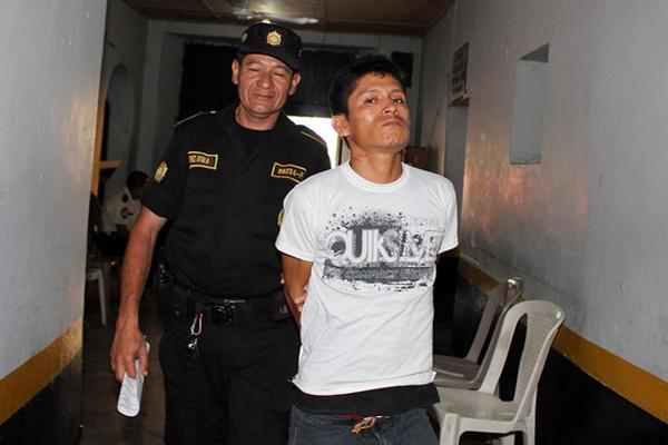 William Alfredo Alonzo Morán fue consignado a los tribunales respectivos. (Foto Prensa Libre: Rolando Miranda)