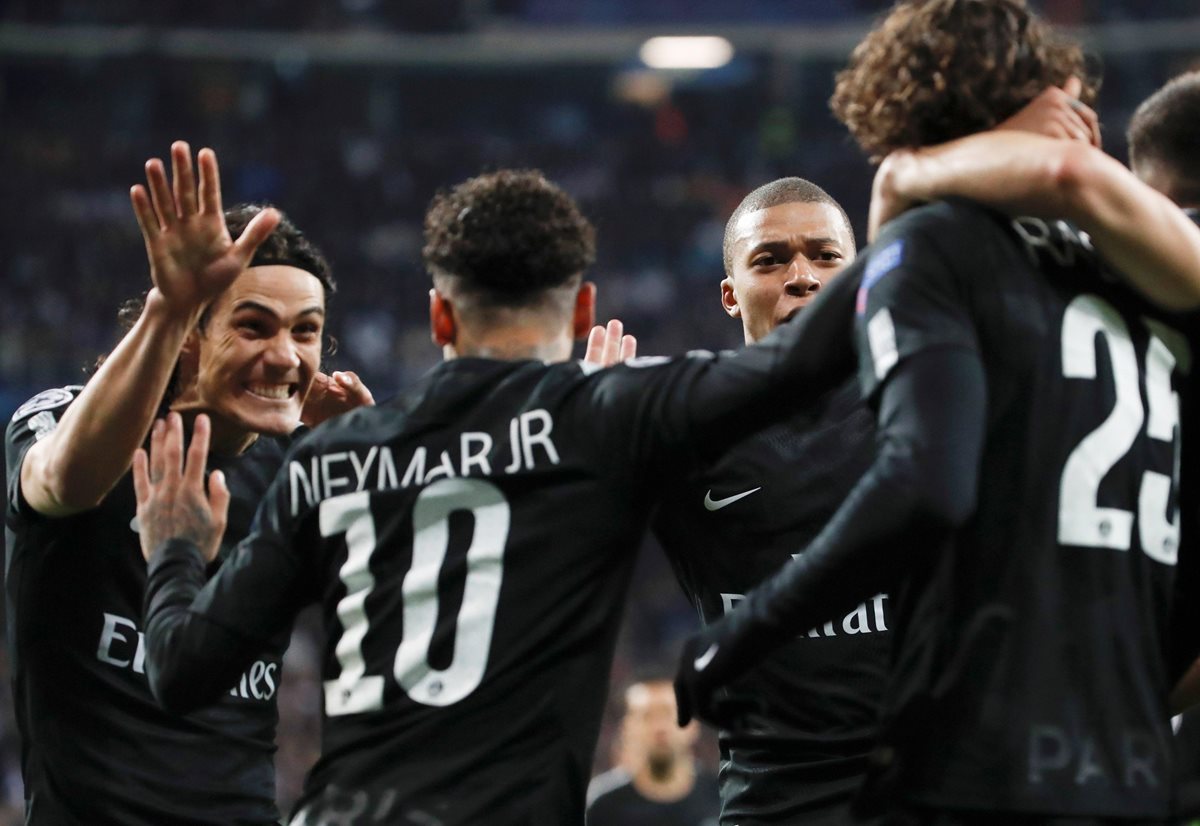 Los jugadores del equipo francés celebran el 1-0 anotado por Rabiot.
