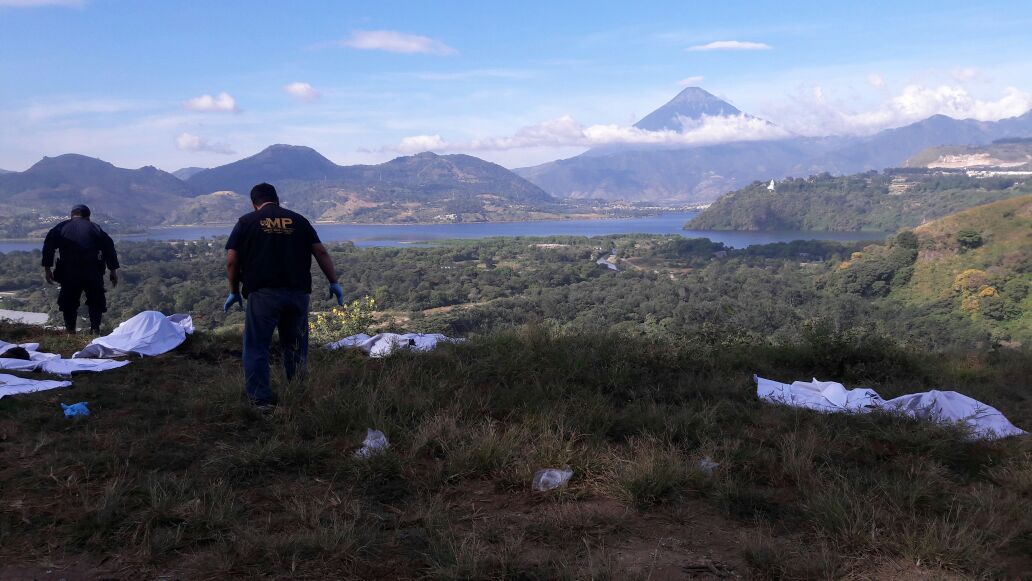 Socorristas localizan restos de dos mujeres desmembradas. (Foto Prensa Libre: Cortesía)