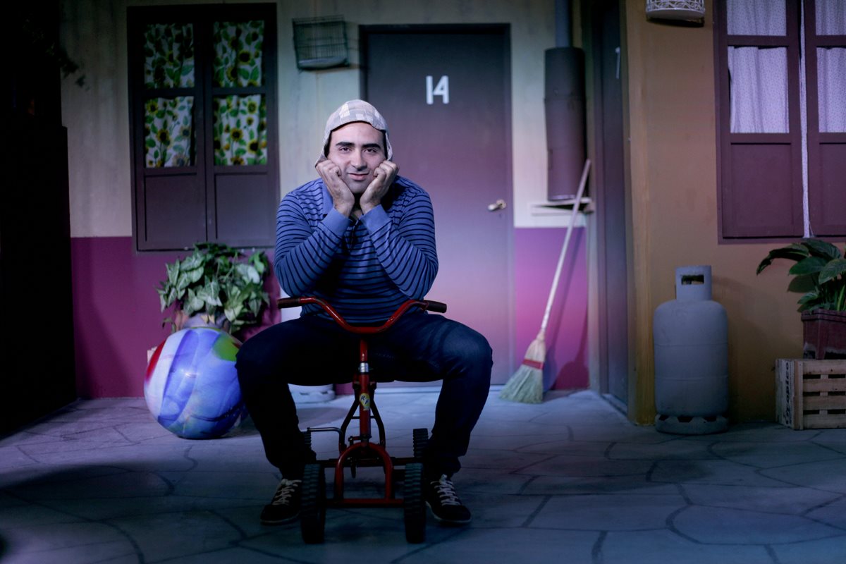 El argentino Jorge Ávila vive en la vecindad del Chavo del Ocho que construyó como un homenaje al personaje de Roberto Gómez Bolaños. (Foto Prensa Libre: AP)