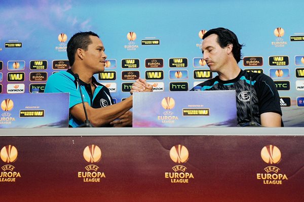 Carlos Bacca será una de las cartas principales del entrenador del Sevilla Unai Emery. (Foto Prensa Libre: AFP)
