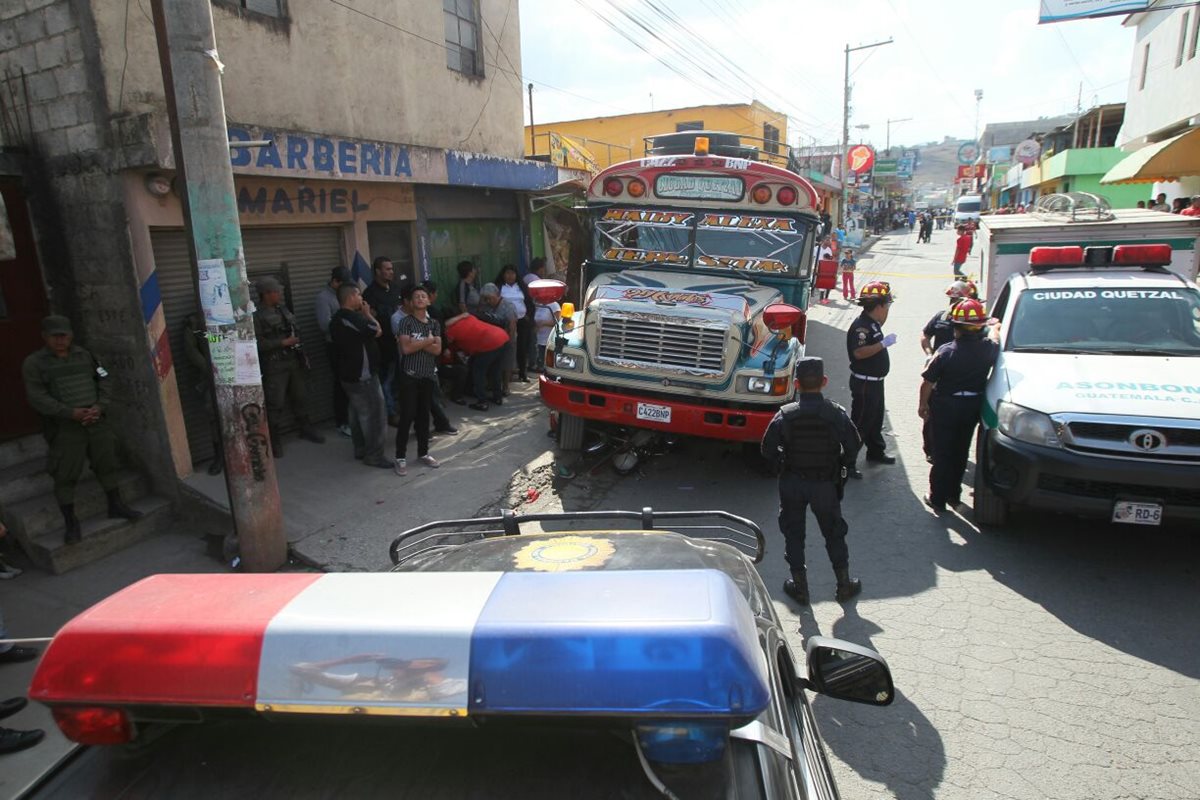 Piloto y ayudante de Rutas Quetzal muere y un pasajero queda herido en ataque armado. (Foto Érick Ávila)