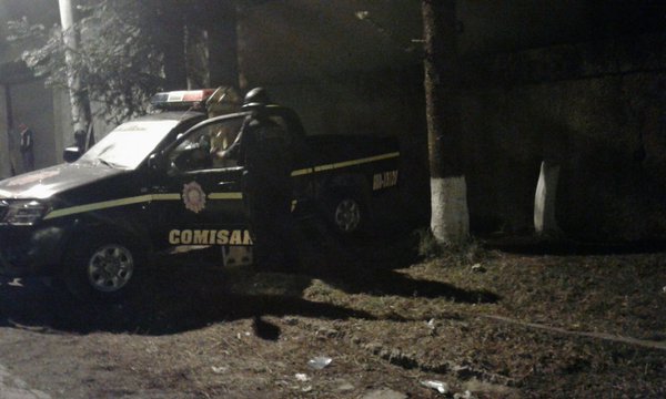 Los agentes fueron atacados en kilómetro 26.5 de la ruta a Santa Elena Barillas, Villa Canales. (Foto Prensa Libre: CBV)