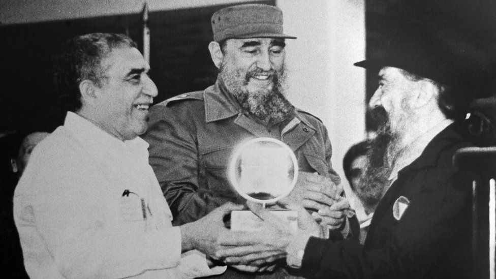 El 15 de diciembre de 1986, Fidel Castro inauguró, en compañía del escritor colombiano Gabriel García Márquez y el cineasta argentino Fernando Birri, la Escuela Internacional de Cine y Televisión en San Antonio de los Baños. ADALBERTO ROQUE/AFP/GETTYIMAGES