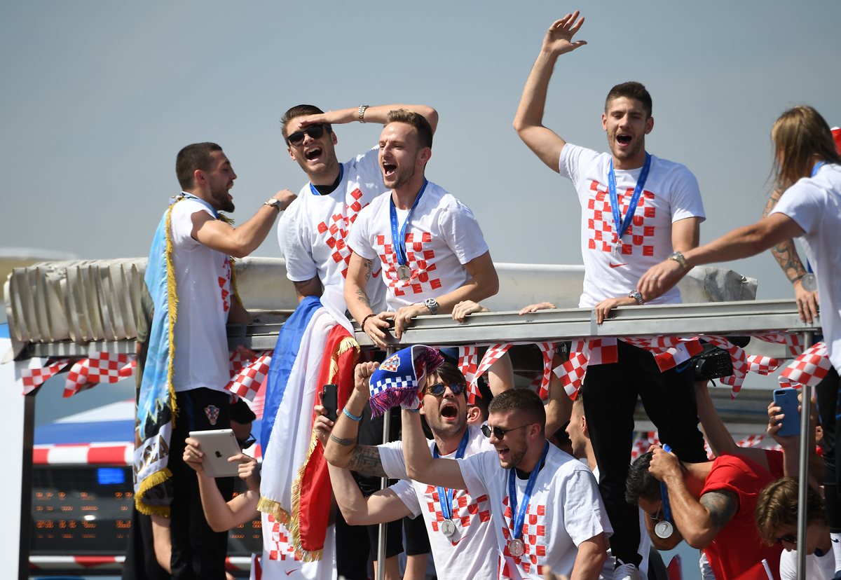 Selección croata festeja a lo grande el subcampeonato en Rusia 2018 con su afición
