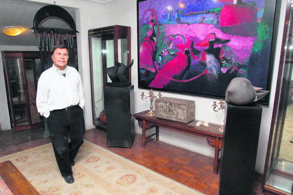 Los ambientes  de la  residencia  del pintor exhiben  varias  de  sus obras. (Foto Prensa Libre: Archivo)