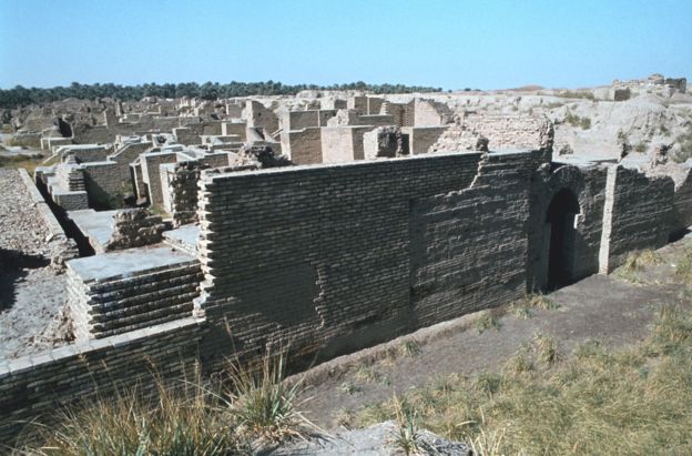 Babilonia y su Palacio del Sur, posiblemente tenían el mejor sistema de alcantarillado del mundo antiguo, tan avanzado que ni siquiera puedes verlo. Las ruinas del antiguo reino de Babilonia se encuentran en la actual Irak. (GETTY IMAGES)