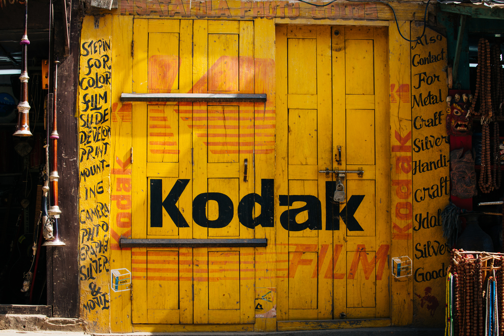 Cualquier empresario intuitivamente sabe que es poco probable que su negocio va a sucumbir súbitamente ante esta abrasadora tendencia (de hecho, ni la de Kodak fue una bancarrota súbita). (Foto Prensa Libre: Shutterstock)