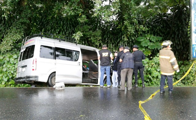 El ataque a piloto de microbus fue en el kilómetro 164, en la ruta al suroccidente. (Foto Prensa Libre: Melvin Popá)