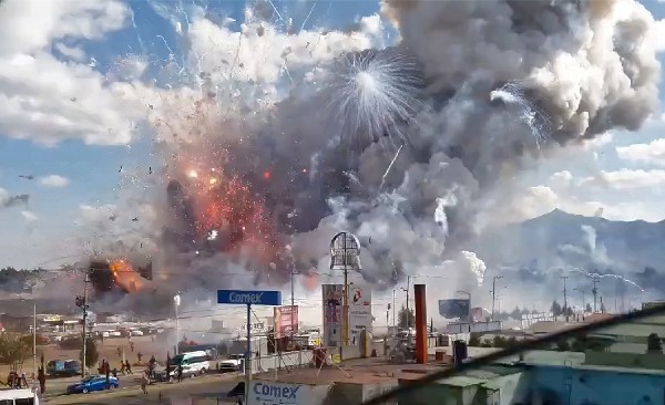 La explosión en el Mercado de Pirotecnia de Tultepec, México dejó 31 muertos. (AFP).