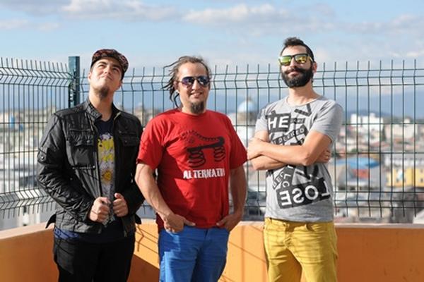 Juan, Nico  y Juank, integrantes de la banda Alternativa. (Foto Prensa Libre: Pamela Saravia F.)
