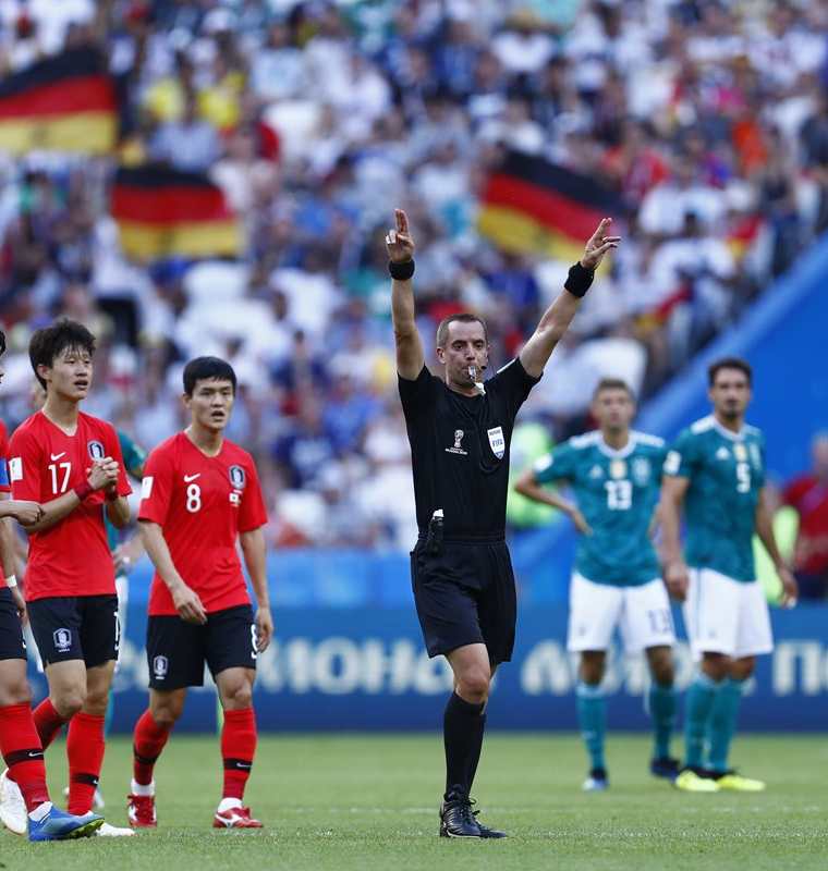 El VAR convalidó el primer gol de los coreanos que consiguen una victoria histórica. (Foto Prensa Libre: AFP)