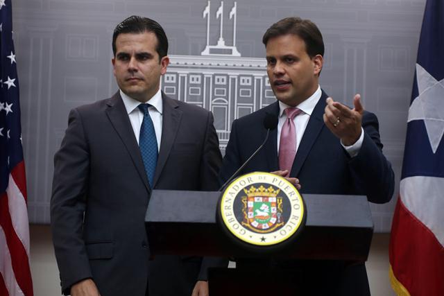 El gobernador de Puerto Rico, Ricardo Rosselló Nevares y el representante ante la Junta de Supervisión Fiscal (JSF), Elías Sánchez. (Foto Prensa Libre: AFP)