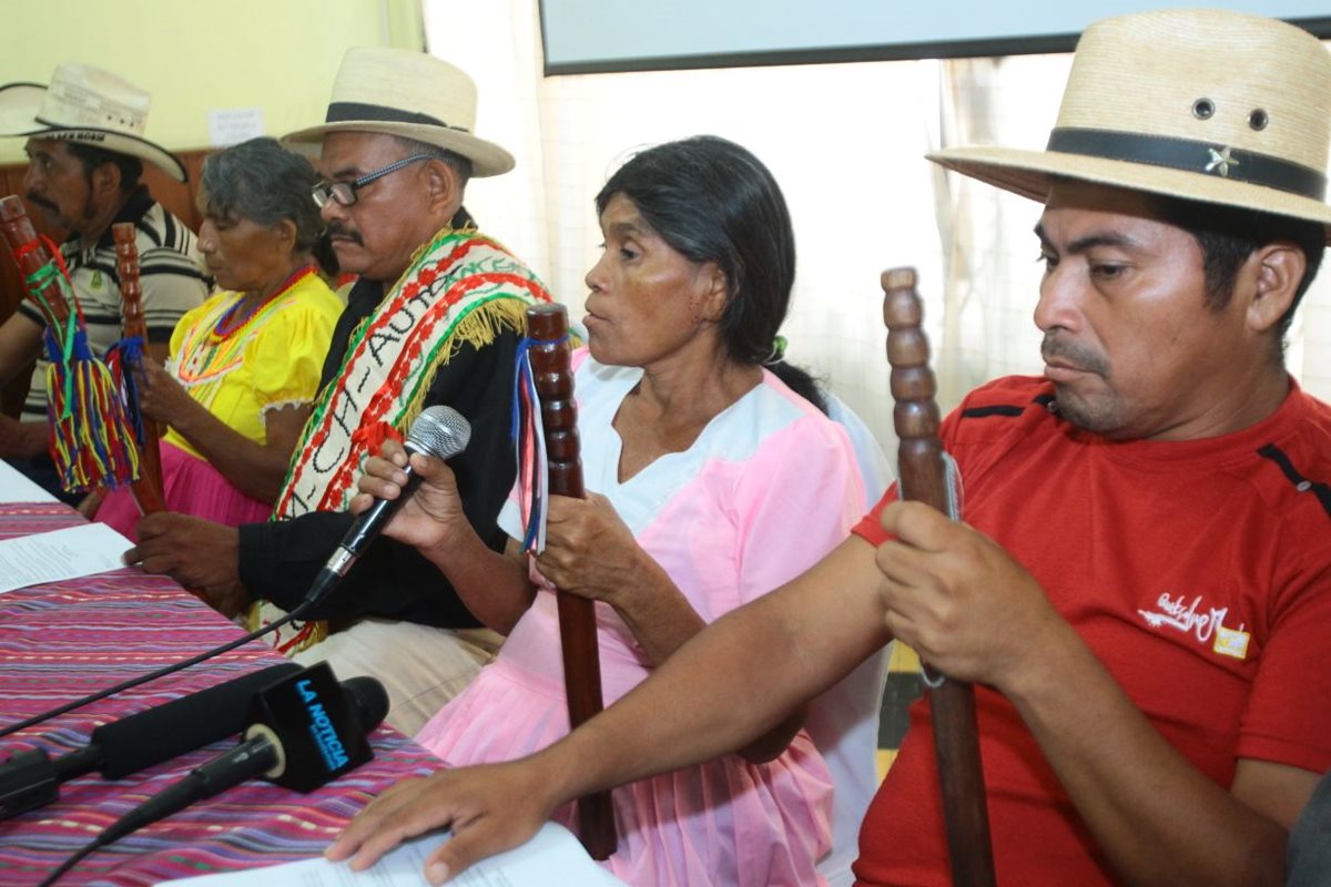 Autoridades ancestrales de Jocotán informan sobre el fallo que le favorece. (Foto Prensa Libre: Álvaro Interiano).