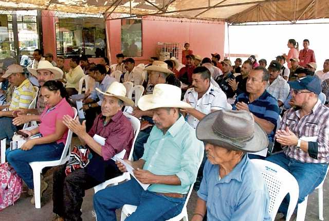 Productores de café asistieron ayer a una reunión con 15 alcaldes, en la Anam, informó esta entidad. (Foto, Prensa Libre: Anam).