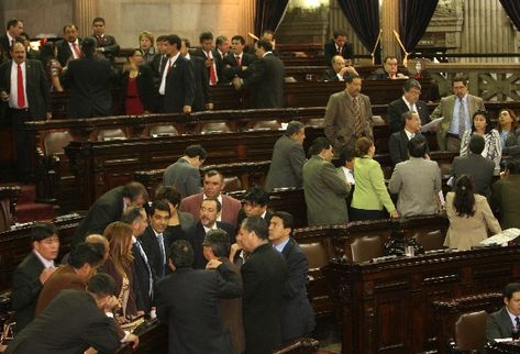 El pleno del Congreso deberá recibir las iniciativas de ley para que dictamine y las someta a tres debates. (Óscar Estrada)