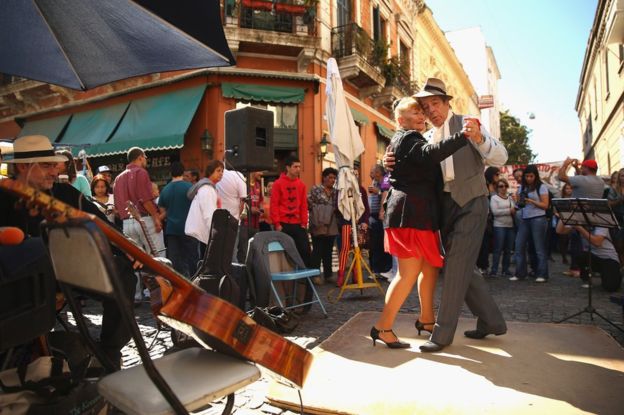 El barrio de San Telmo es uno de los distritos turísticos más visitados de la ciudad de Buenos Aires. GETTY IMAGES
