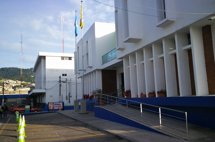 Edificio de la Municipalidad de Mixco. La comuna pagará Q88 mil 971.75 por mil 575 libras de carnitas y chicharrones. (Foto Prensa Libre: Hemeroteca PL)