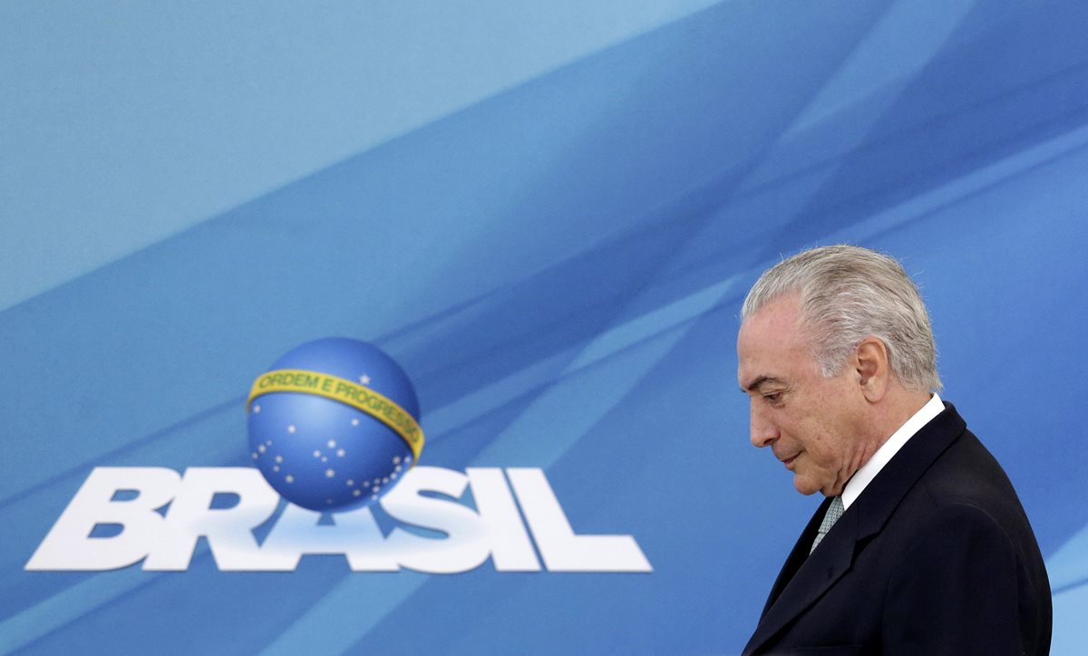 Michel Temer, presidente de Brasil, afronta una nueva crisis política. (Foto Prensa Libre: AP).