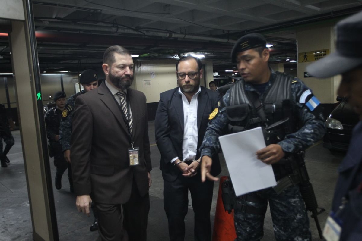 Juan Arturo Jegerlehner Morales se presentó voluntariamente al juzgado y fue ordenada su detención por una orden girada desde el miércoles de la semana pasada. (Foto Prensa Libre: Erick Ávila)