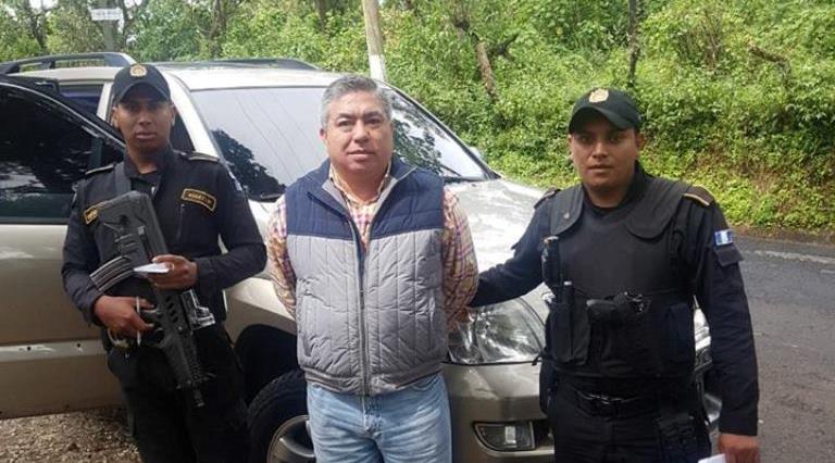 Carlos Herlindo Quintanilla Villegas, de 51 años, fue detenido en Villa Canales, fue trasladado al juzgado que ordenó su captura. (Foto Prensa Libre: Cortesía)