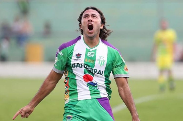 Agustín Herrera volvió a demostrar su poder goleador. (Foto Prensa Libre: Hemeroteca PL)
