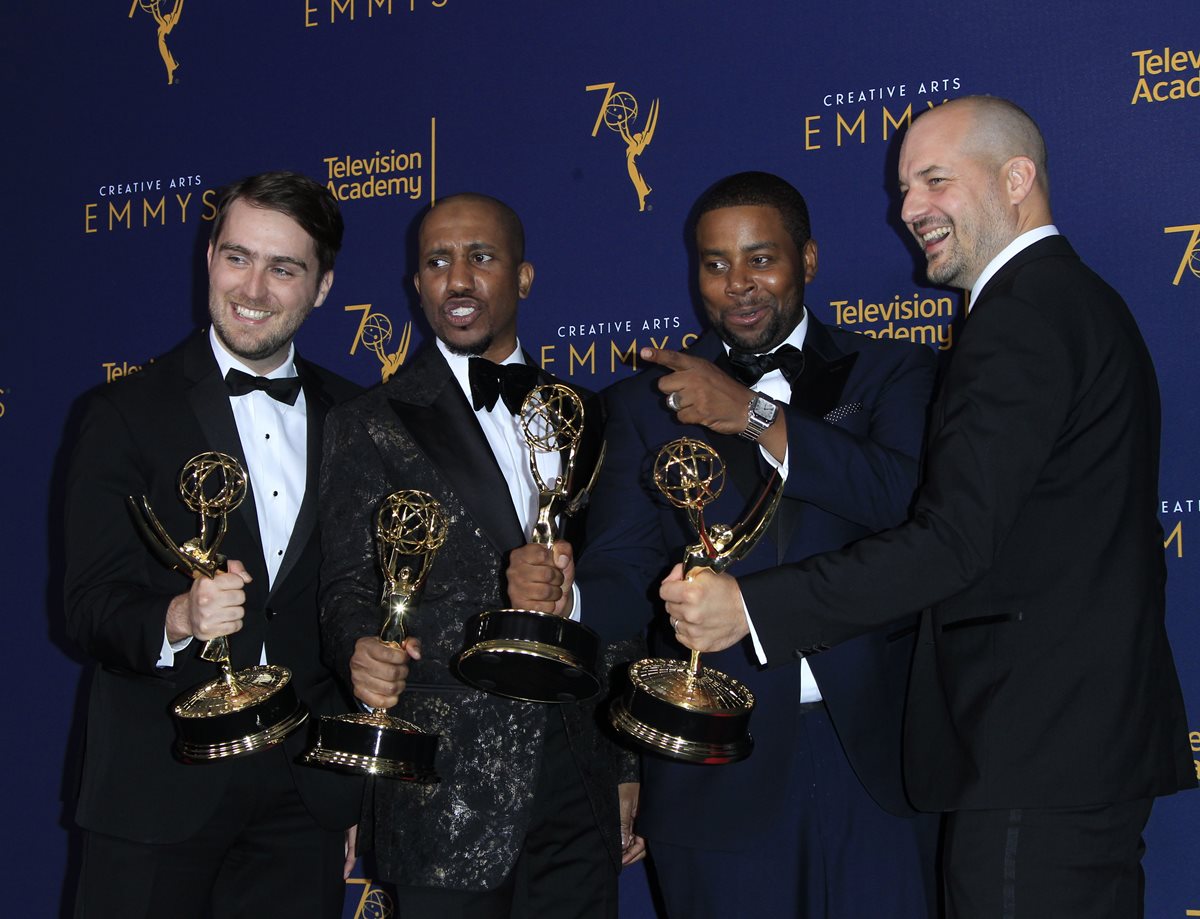 Will Stephen, Chris Redd, Kenan Thompson yEli Brueggemann ganaron el Emmy por música y letra original por el programa de comedia Saturday Night Live. (Foto Prensa Libre: EFE).